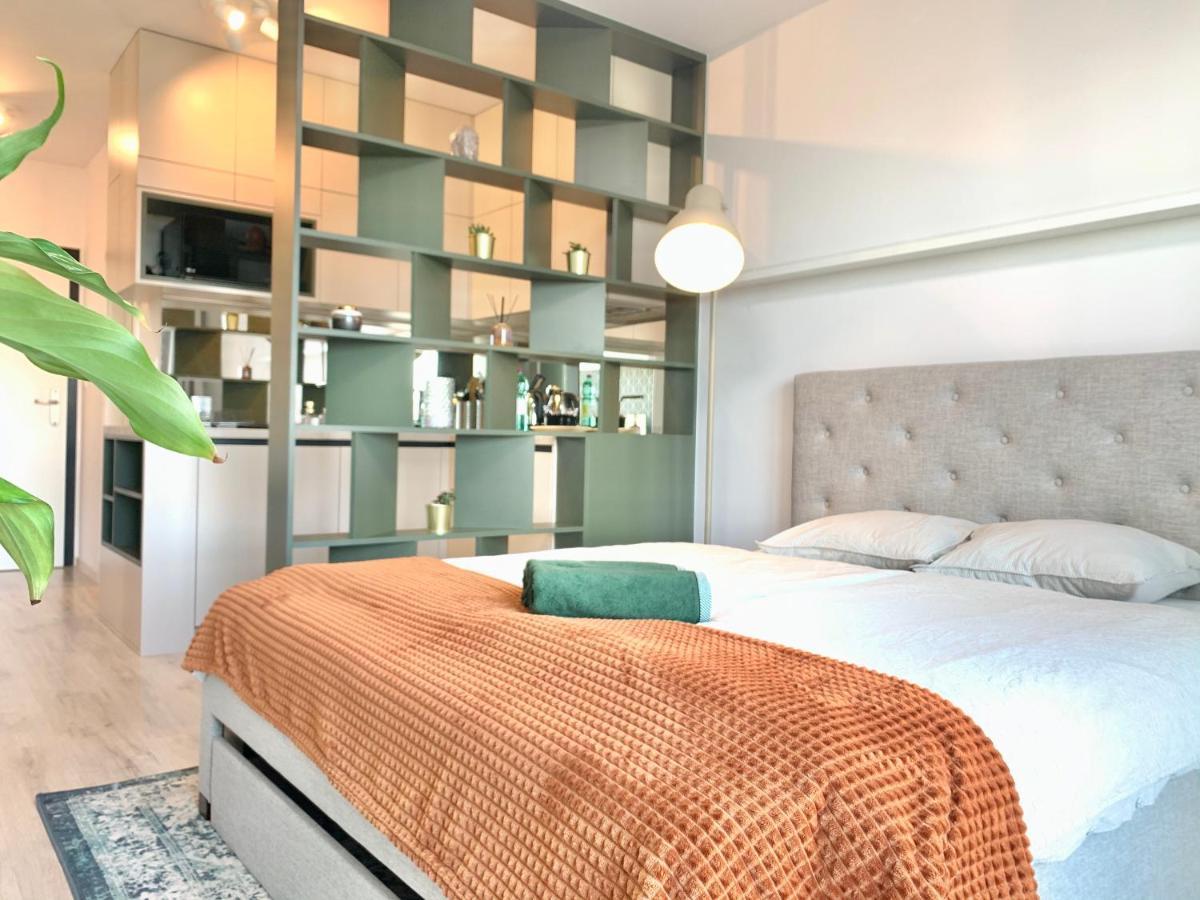 Luxury, Bright Studio With Parking And Balcony In Bratislava Center Exterior photo