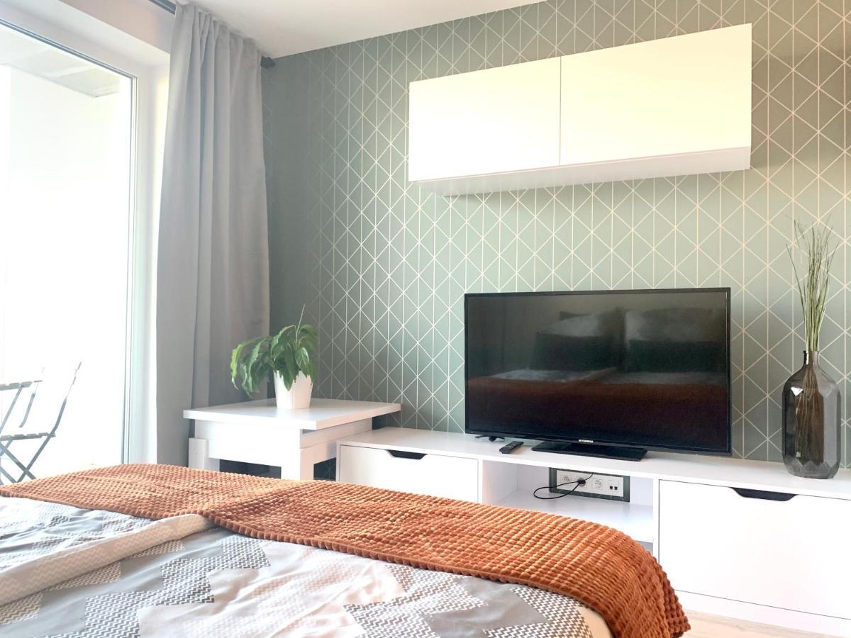 Luxury, Bright Studio With Parking And Balcony In Bratislava Center Exterior photo